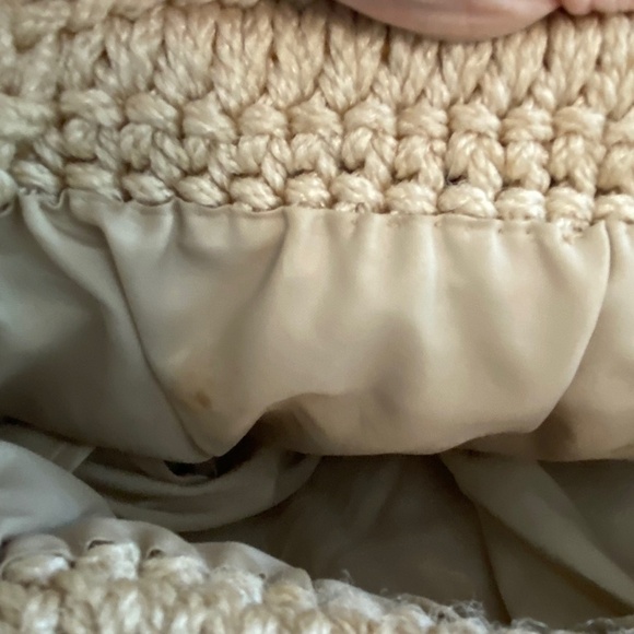 𝅺VINTAGE style knit purse, wood handles with bird and flower motif - Picture 9 of 10